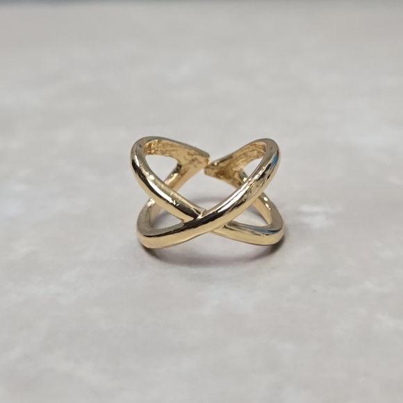 Fashione Gold Tone Simple Ring Size 6 - Picture 8 of 14